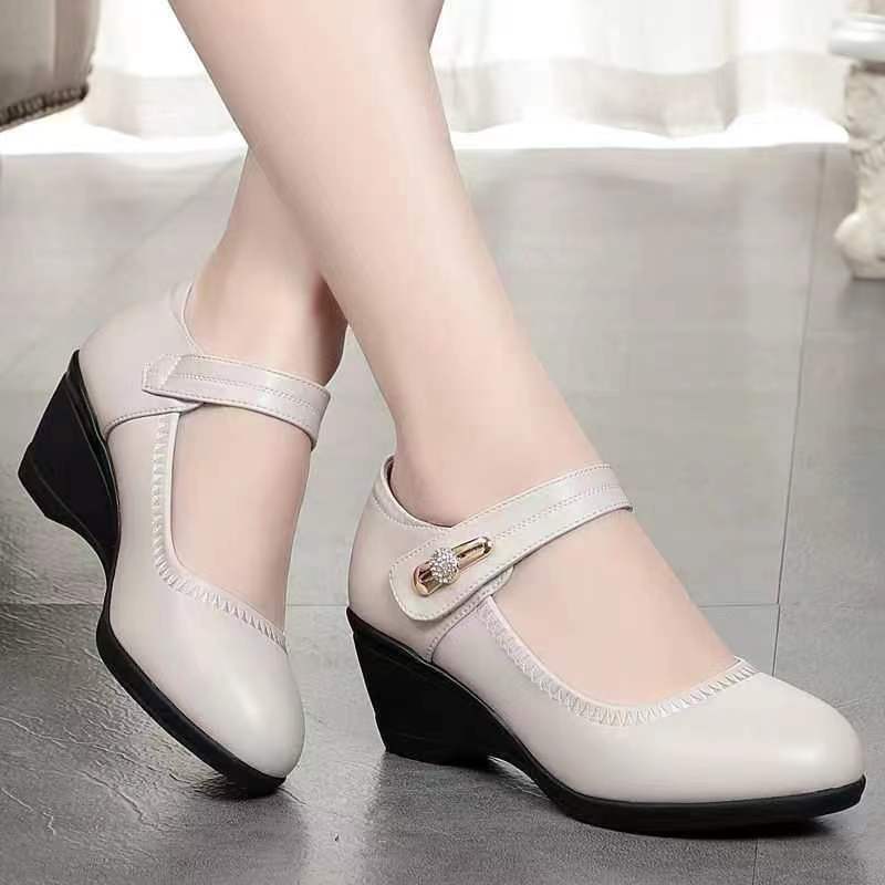 Soft leather shoes with a heel and a soft, non-slip sole, ideal for mum.